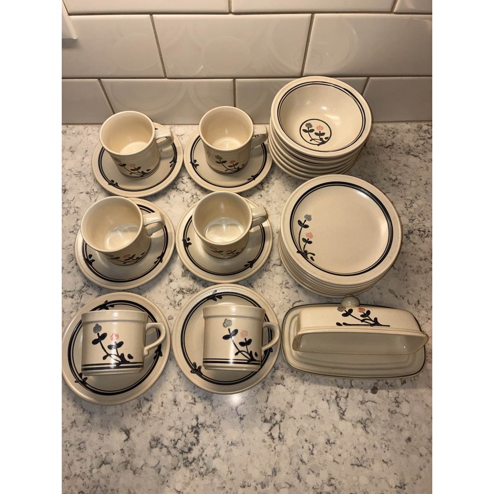 32 Piece Pfaltzgraff Folk Tea Cup Mugs, Saucers, Bowls,‎ Plates USA Stoneware